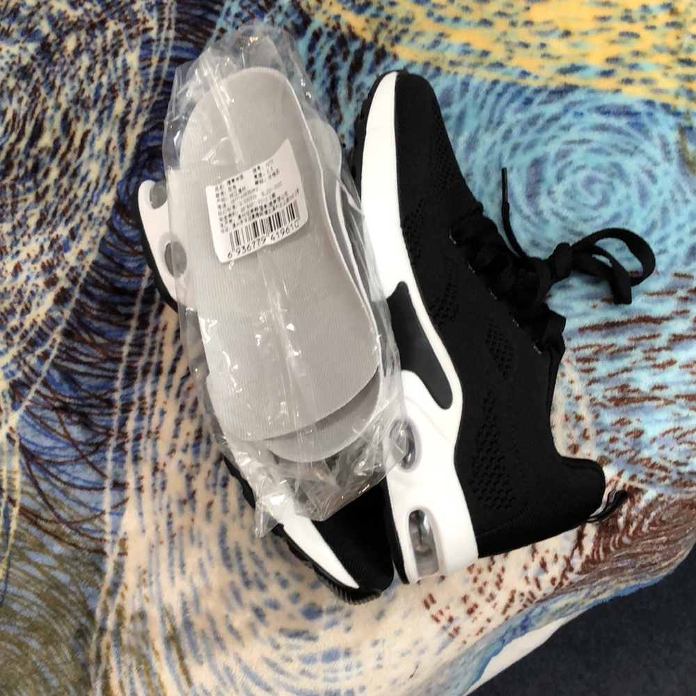 WOMENS RUNNING SHOES SIZE 5.. FASHION NICE NICE NICE 🏃🏽‍♀️ - Picture 8 of 8